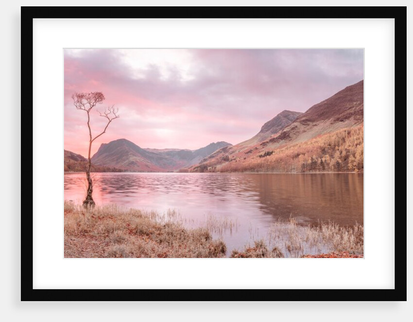 Lake surrounded by mountains by Assaf Frank